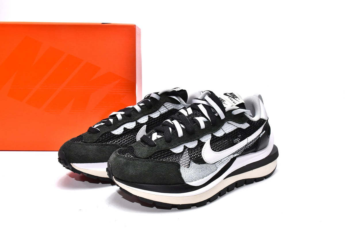 Nike VaporWaffle x Sacai Black White CV1363-001