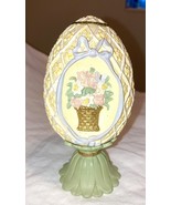 VINTAGE AVON 1994 Season&#39;s Treasures Porcelain Pedestal Egg  &quot;FLORAL BOU... - $367.22 MXN