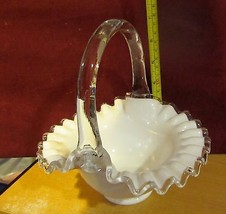Vintage White Ruffled Art Glass Bakset Fenton - £23.72 GBP