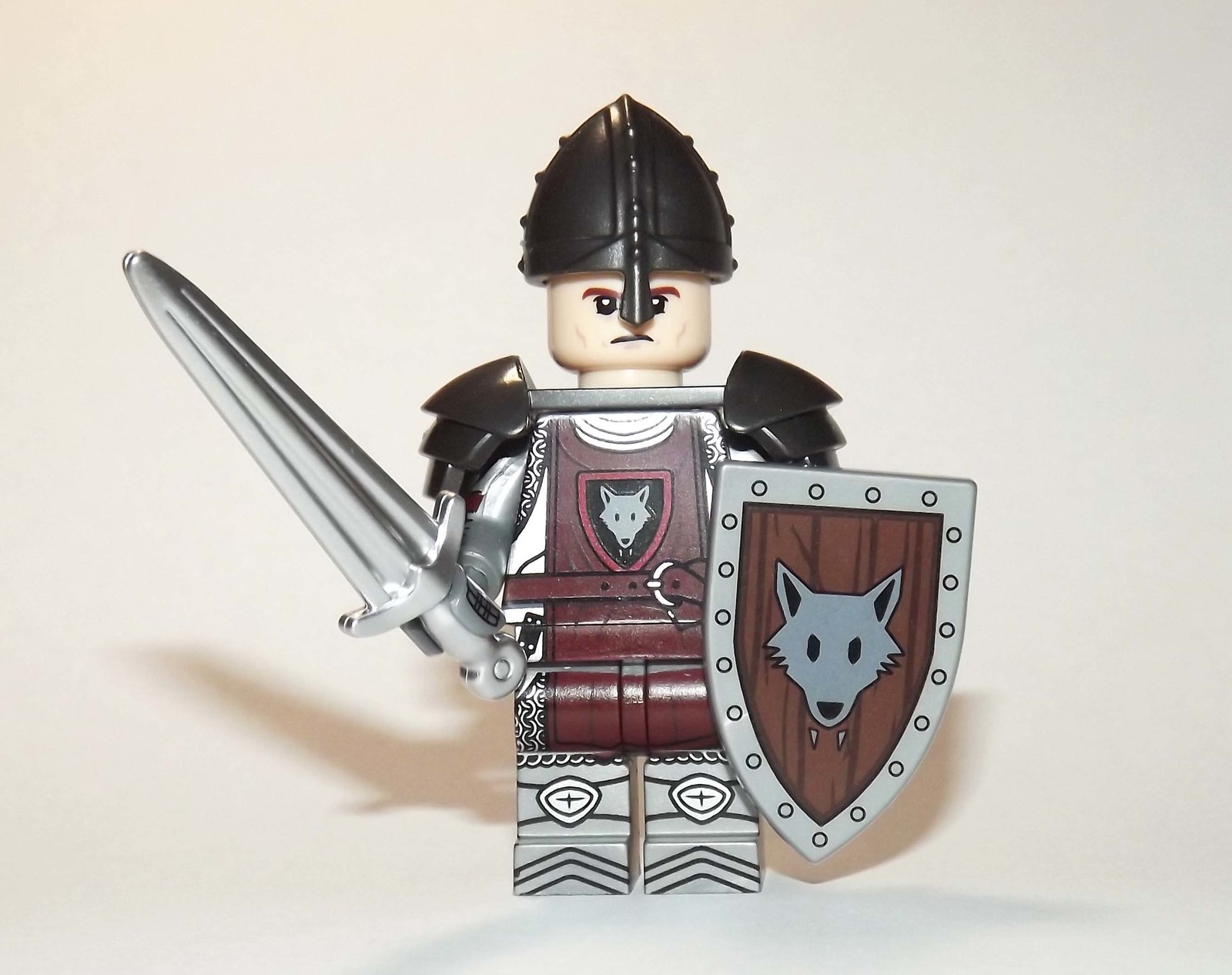 Wolf Knight Castle Soldier Rare Minifigures - $8.12