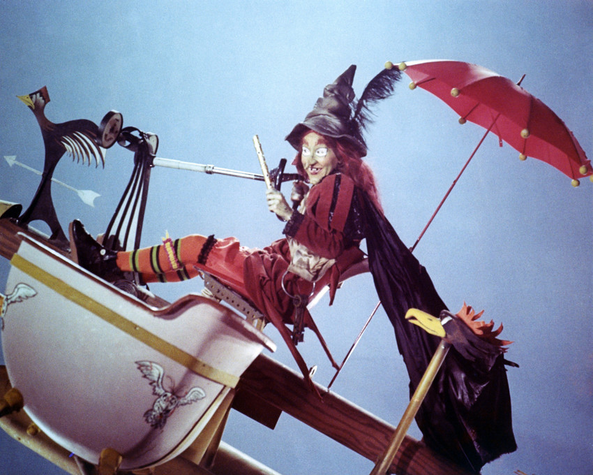 Billie Hayes 16x20 Poster H.R. Puf-N-Stuf as Witchiepoo