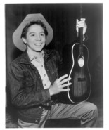 Western star JOHNNY CRAWFORD &amp; guitar 1958 TV series THE RIFLEMAN b/w 8x... - $152.40 MXN