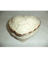 Porcelain Heart Shaped Trinket box - $379.94 MXN