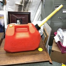 Vintage Scepter 2 Gallon Vented Gas  Can w/ Spout Very Good Condition Preowned - £31.45 GBP