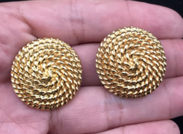Vintage Gold Tone Round Rope Circular Clip Earrings 1.35&quot; Diameter - £7.41 GBP