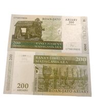 2004 Madagascar 200 Ariary Banknote UNC - $3.46 CAD