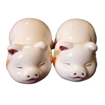 Vintage Ceramic White Pink Pigs Laying Down Salt &amp; Pepper Shakers Set 3.... - £7.54 GBP