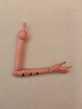 Monster High CAM Create A Monster Cat Pink Doll Right Arm Replacement Part - $246.77 MXN
