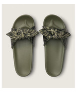 Victoria’s Secret Pink Army Green SATIN BOW SLIDE Stripes Slides Medium 7-8 - €20,39 EUR