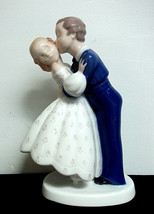 Bing &amp; Grondhal B &amp; G  Boy Kissing Girl 2162 Figurine - Retired - £35.97 GBP