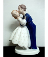 Bing &amp; Grondhal B &amp; G  Boy Kissing Girl 2162 Figurine - Retired - £35.26 GBP