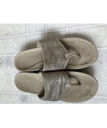 Women&#39;s Bare Traps Dasie Gold/Tan Slip On Thong Sandal Size 9M Comfort Foam - £21.49 GBP