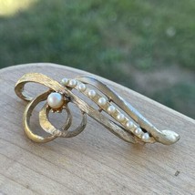 Vintage Brooch Pin Gold-Tone Faux-Pearls - $19.41