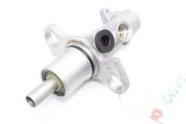 04-10 AUDI A8 L QUATTRO BRAKE MASTER CYLINDER Q6875 image 2