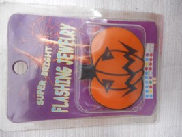 Halloween Jewelry Super Bright 1 1/4&quot; Flashing LED Pumpkin Pin NOS (non-working) - £6.41 GBP