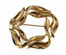 Trifari Vintage Goldtone Wreath Brooch 39 mm Diameter - $89.09