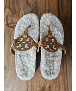 Tory Burch Miller Cloud Shearling Thong Caramel Leather Sandal Logo Sz 8... - $111.13 CAD