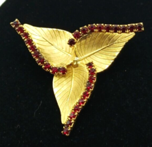 Textured Gold Tone Triple Leaf Ruby Red Rhinestone Brooch Pin - $24.74