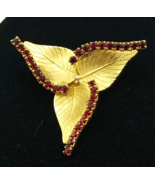 Textured Gold Tone Triple Leaf Ruby Red Rhinestone Brooch Pin - £19.46 GBP