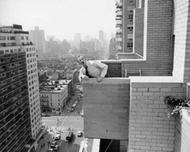 Jack Lemmon on his New York apartment balcony The Prisoner of Second Avenue 8x10 - £8.49 GBP