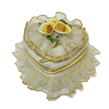 Vintage Porelain Yellow Roses Lace Heart Shaped Trinket Box Hinged 3 x 3 x 2&quot; - £11.72 GBP