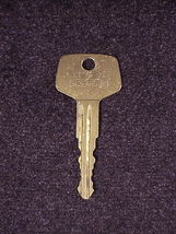 Vintage It&#39;s A Loberg Car Key, from Loberg Oldsmobile, Renton, Washington, WA - £5.53 GBP