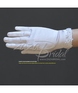 Girl&#39;s Satin Gloves with flowers across the wrist with pearl centres - £14.33 GBP