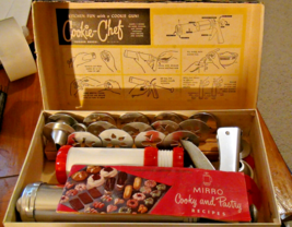 Vintage Cookie Chef Trigger Quick Cookie Gun Pastry Decorator Recipes 32 pcs - £32.46 GBP