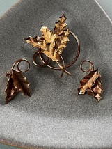 Vintage Demi Lot of Goldtone Leaves in Open Circle Pin Brooch &amp; Clip Earrings– - £15.52 GBP