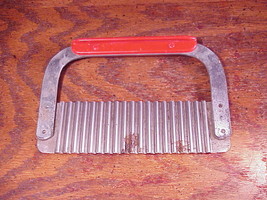 Vintage Huot Vegetable Chopper, Meat Tenderizer, Fluted Edge, Red Plasti... - $7.95