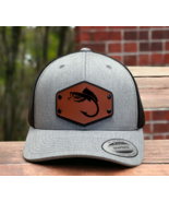 Bass Fish Big Hook Fishing Collection Trucker Hat Cap with Wood Leather ... - $530.53 MXN