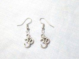 BUDDHA MEDITATION OM / OHM / AUM SILVER COLOR ALLOY METAL CHARM PAIR OF ... - $3.99