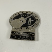 Vintage Houston Livestock Show &amp; Rodeo 1999 Metal Guest Badge - $262.51 MXN