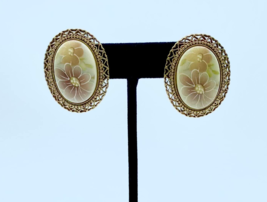 Vintage Oval Gold Filagree Clip Earrings w/ Flowers Insert 1 1/4&quot; long  VGC - £5.91 GBP