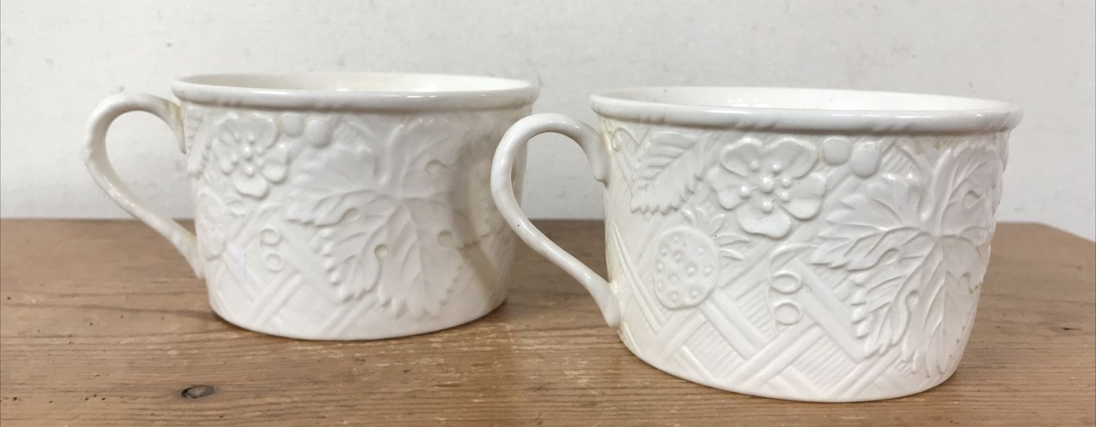 Pair Mikasa English Countryside White DP900 Stoneware Leaf Coffee Mugs T... - $24.74