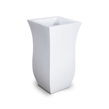 Mayne 30 in. Valencia Tall Planter White - $3,302.25 MXN