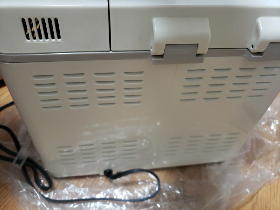 Zojirushi BBCC-Q10 Home Bakery Junior Automatic Bread Machine Item image 12