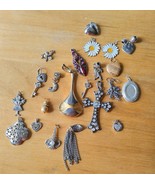 lot of 22 vintage mixed pendants including a large cross a locket angel ... - €10,22 EUR