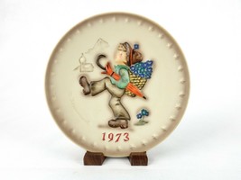 "Globe Trotter" Hummel 3rd Annual Collector Plate Boy w/Umbrella ~ 1973, #PLT67B - $9.75