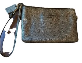 Coach Metallic Leather Wristlet Coach - $357.51 MXN