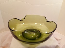 Vintage Anchor Hocking Avocado Green Scalloped Chip/ Serving Bowl 1970&#39;s MCM - £15.79 GBP