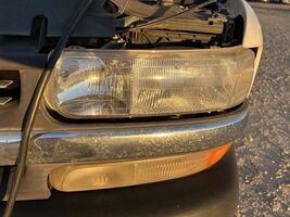 Driver Left Headlight Fits 99-06 SIERRA 1500 PICKUP 104762552 - $70.79