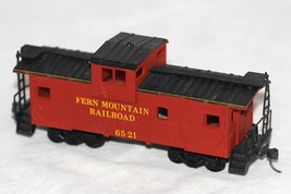 AHM custom HO Scale Fern Mountain Railroad Extended Vision caboose #6521 - £14.01 GBP