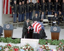 President Ronald Reagan at Vietnam War Unknown Soldier ceremony New 8x10... - £7.04 GBP