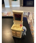 1999 Fisher Price Loving Family Dollhouse Bathroom Sink &amp; Bed Bassinet - $13.42 CAD