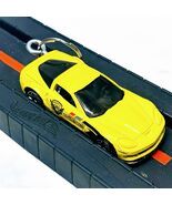 2020 HOT WHEELS 2012 Chevy Corvette Z06 Yellow Keychain from CAR MEET 5 ... - $198.72 MXN