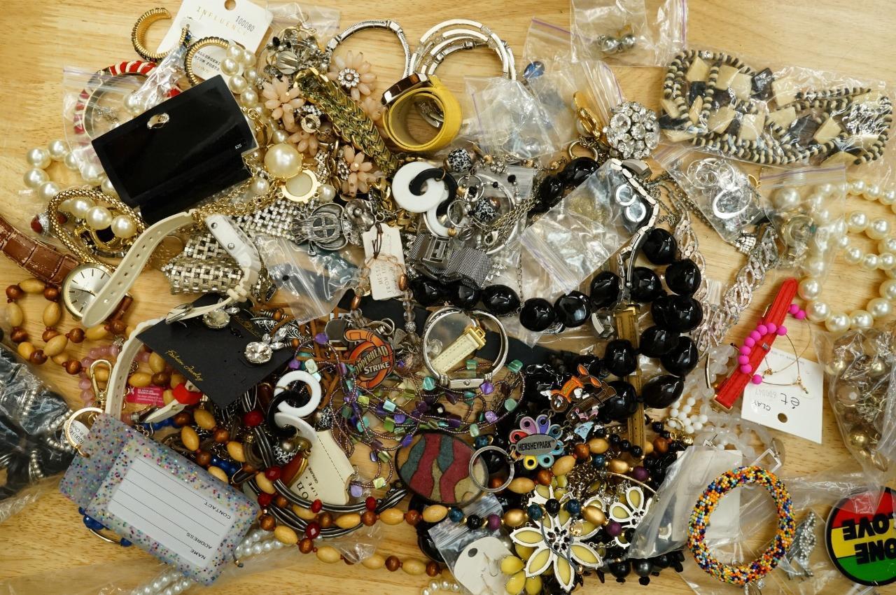 Vintage Bulk Estate Clear Out Dealer Lot Costume Jewelry Necklaces Pins ... - $54.44