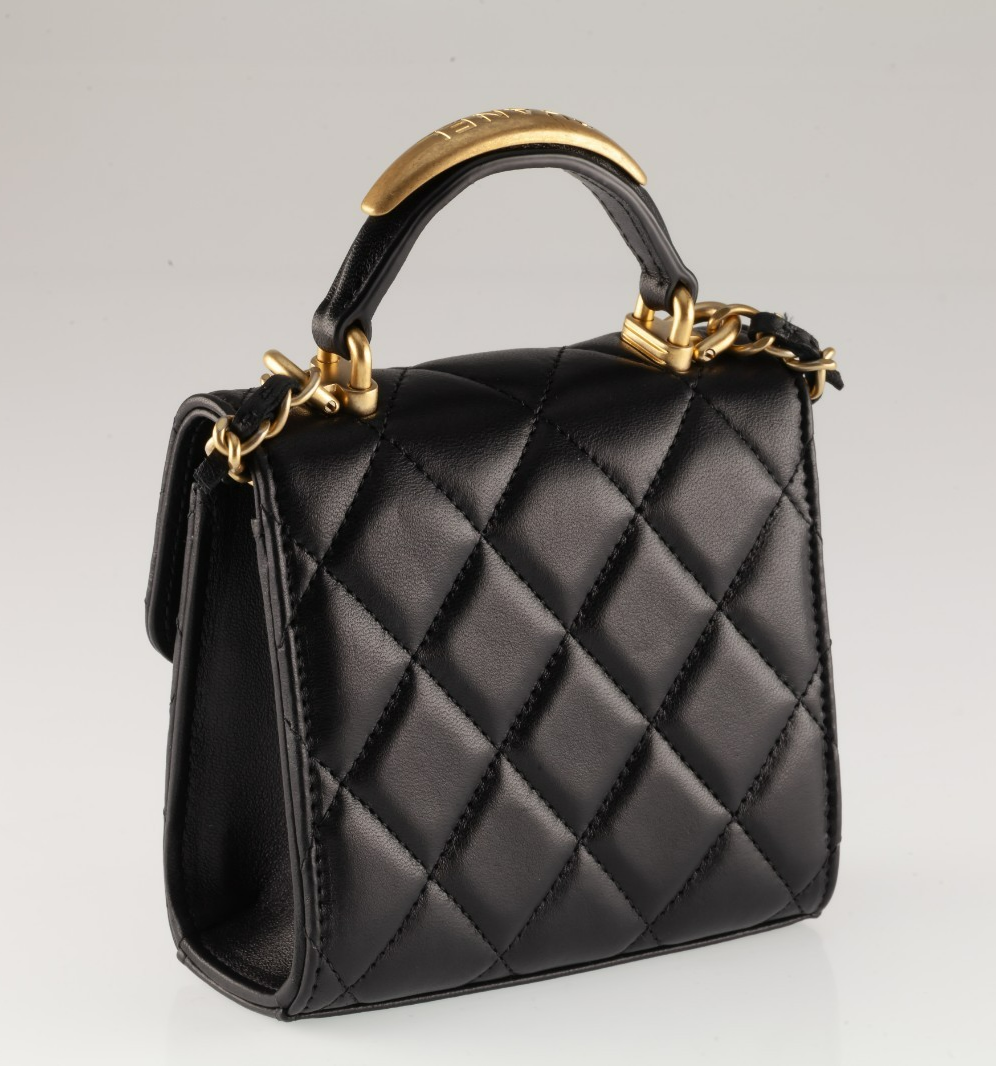 Authenticity Guarantee
Chanel Quilted Lambskin Top Handle Flap Coin Purse wi... Item image 3