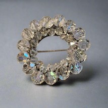 Round AB Bead Wreath Brooch - $164.19 MXN