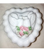 trinket box Jewelry Doves Heart shaped Pink white green   Vintage - $291.72 MXN